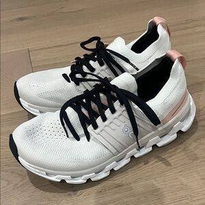 Women’s On Running Cloudswift Size 7.5